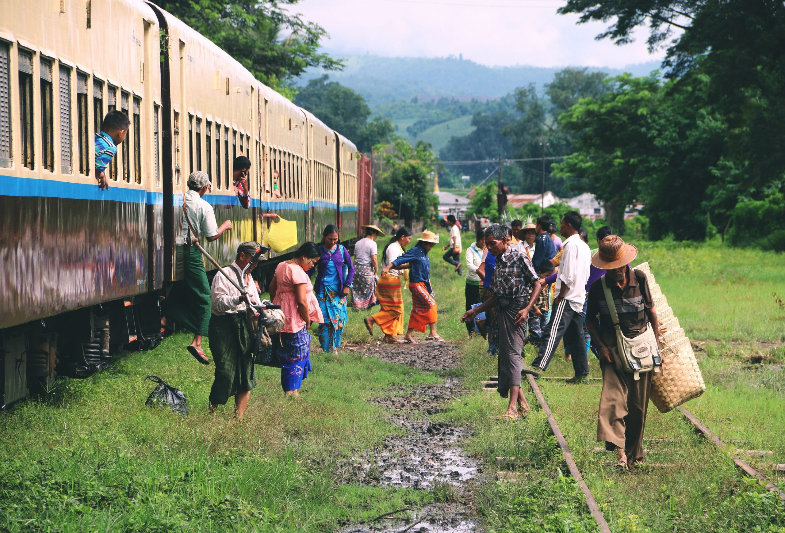 Heel Myanmar overland