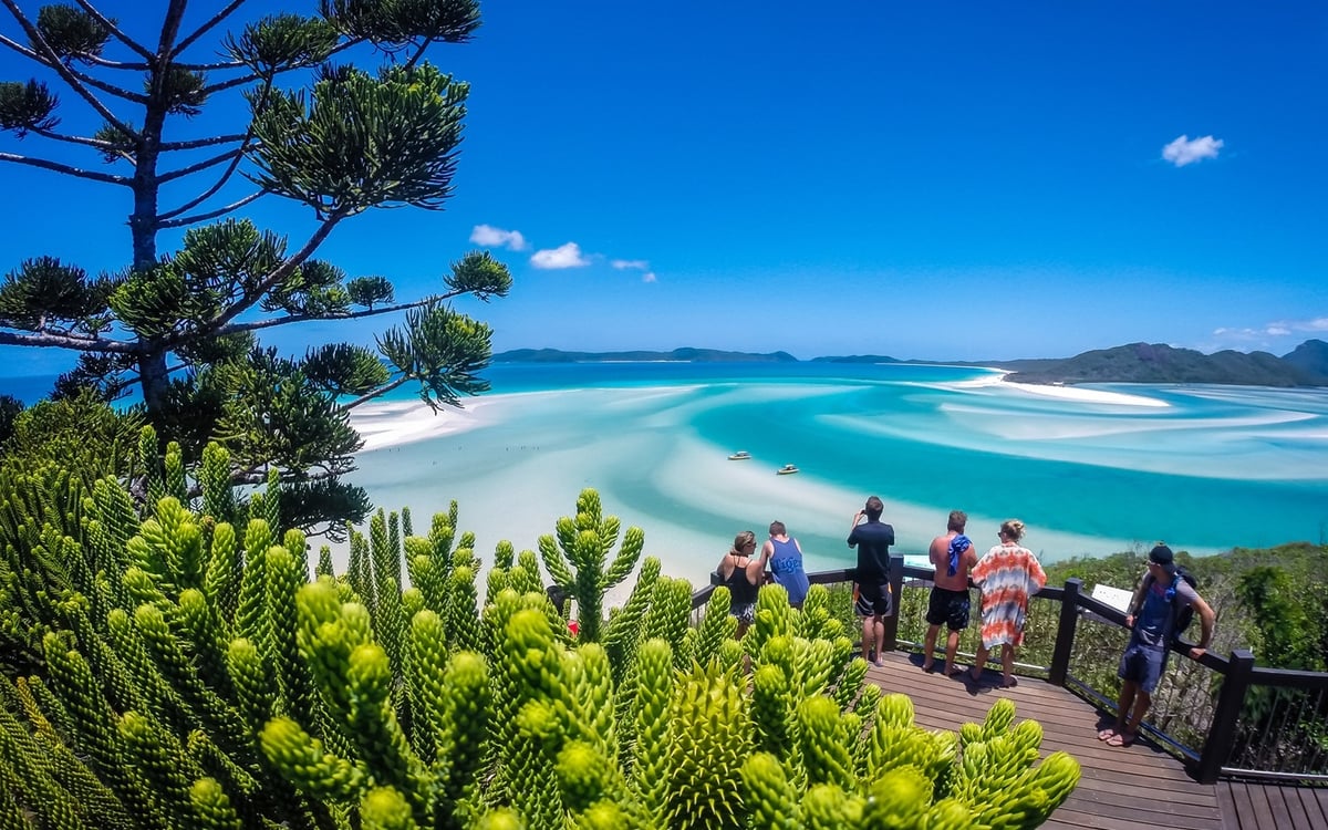 Met een elektrische auto door de natuur van Queensland