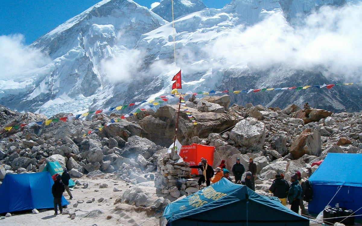 Everest Basiskamp Trek: Reis naar de Top van de Wereld