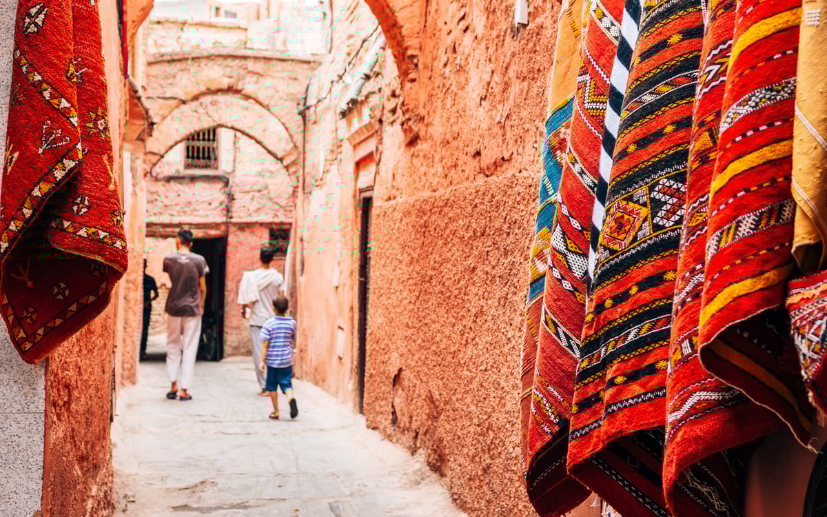Tanger, Chefchaouen en de Koninklijke Steden per Trein en Bus