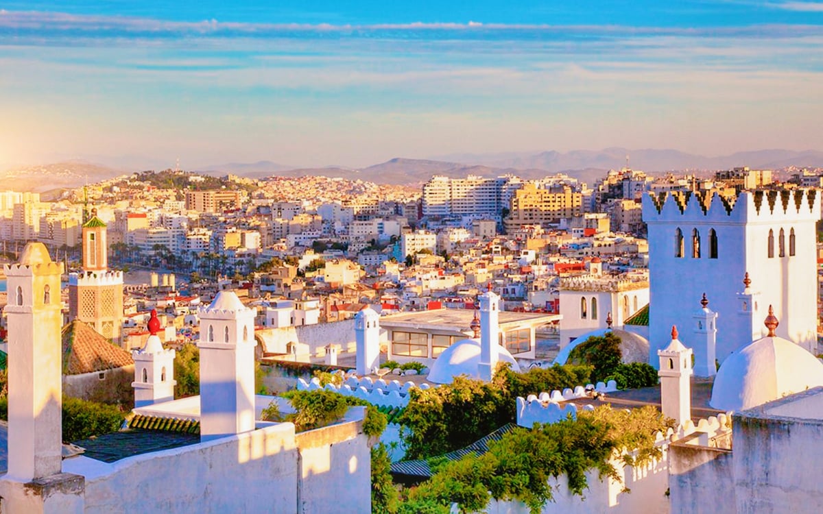 Tanger, Chefchaouen en de Koninklijke Steden per Trein en Bus