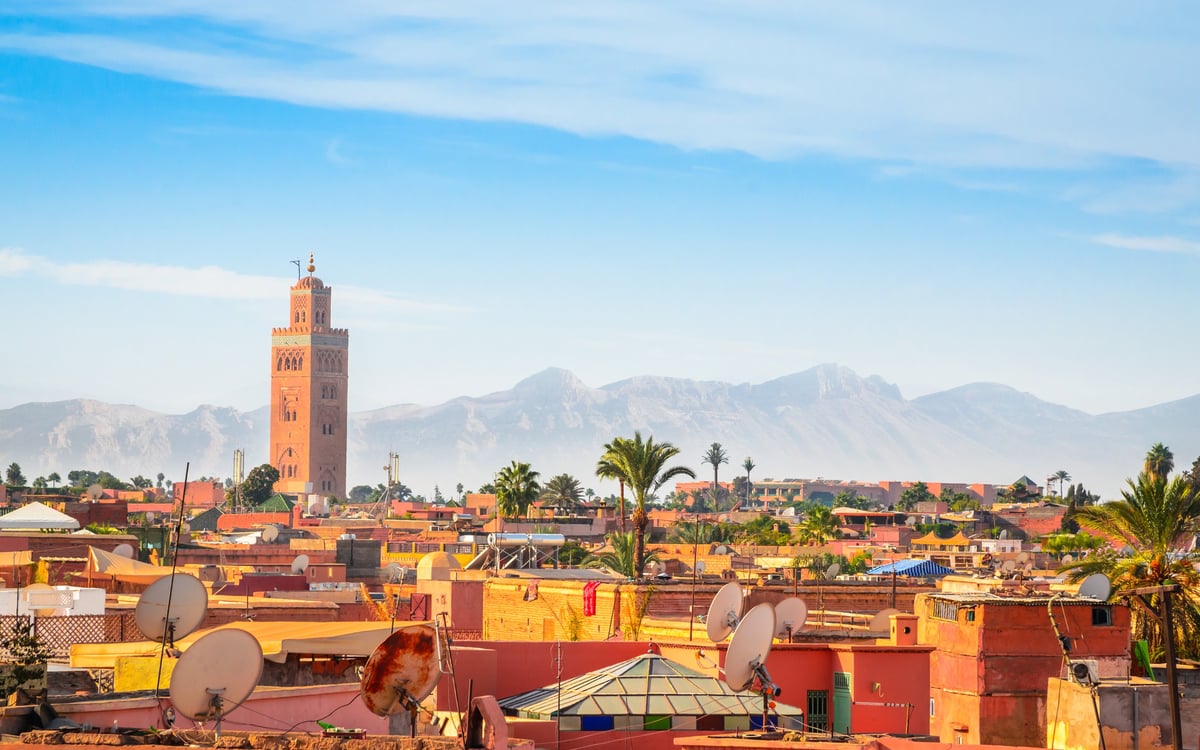 Tanger, Chefchaouen en de Koninklijke Steden per Trein en Bus