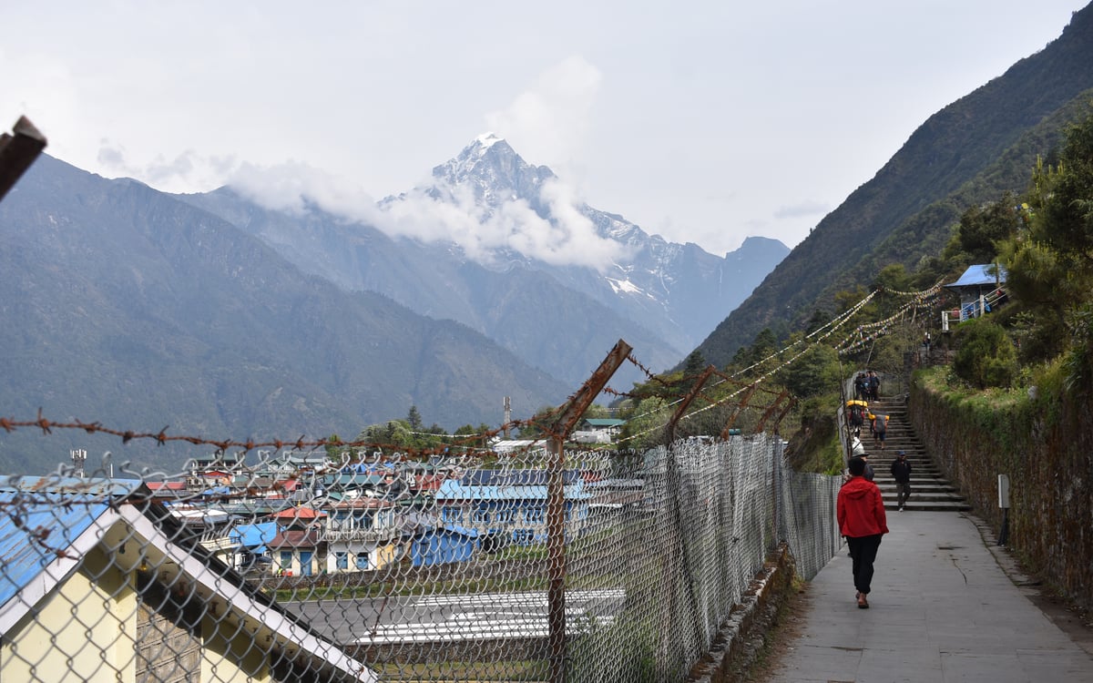 Everest Basiskamp Trek: Reis naar de Top van de Wereld