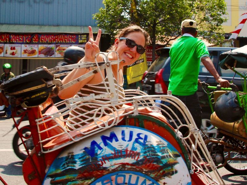 Slingerapen, fietstaxi’s en tempelwachters – door Sumatra, Java en Bali
