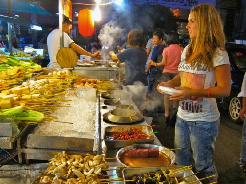 Slingerapen, fietstaxi’s en tempelwachters – door Sumatra, Java en Bali