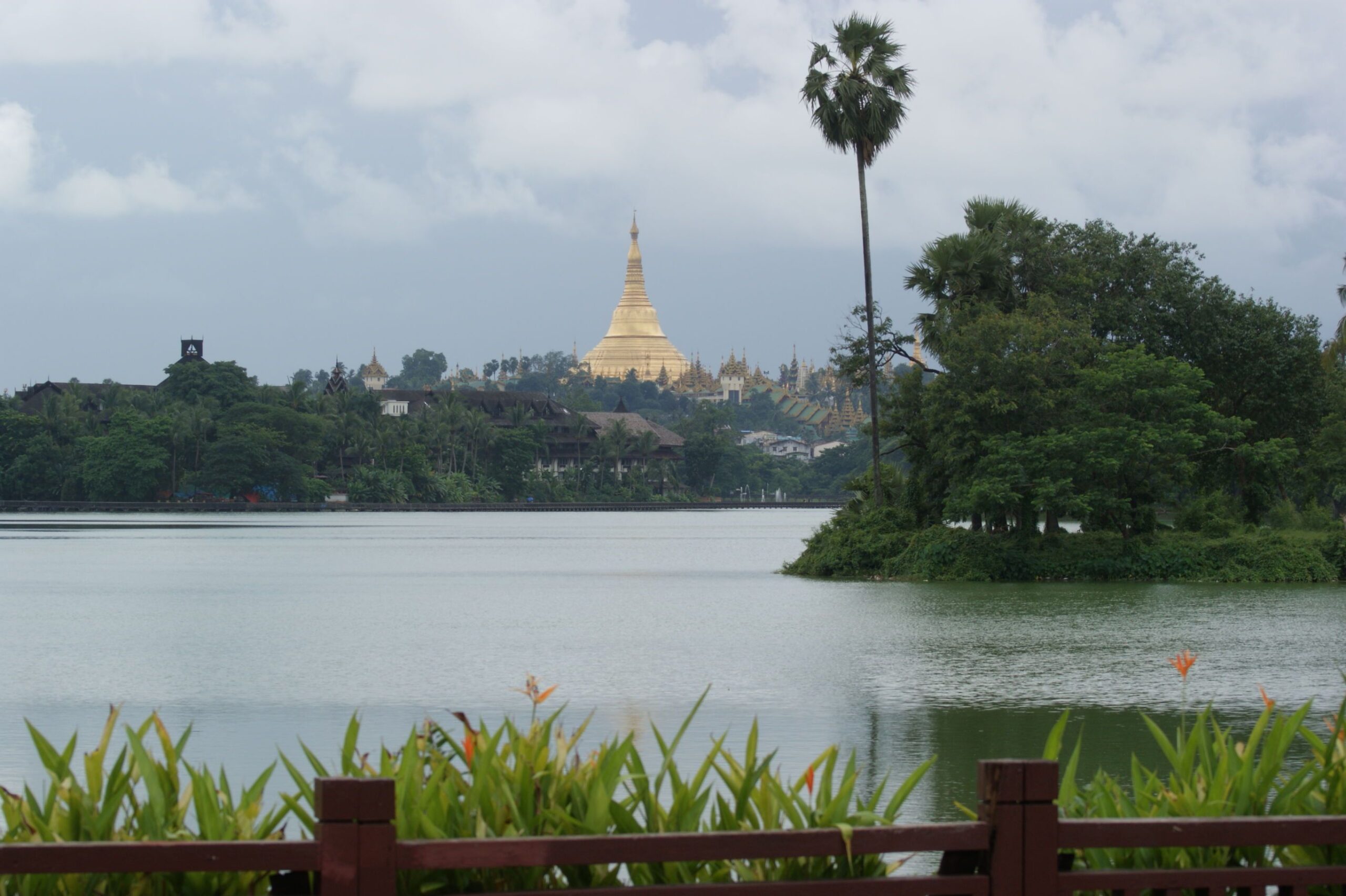 Heel Myanmar overland