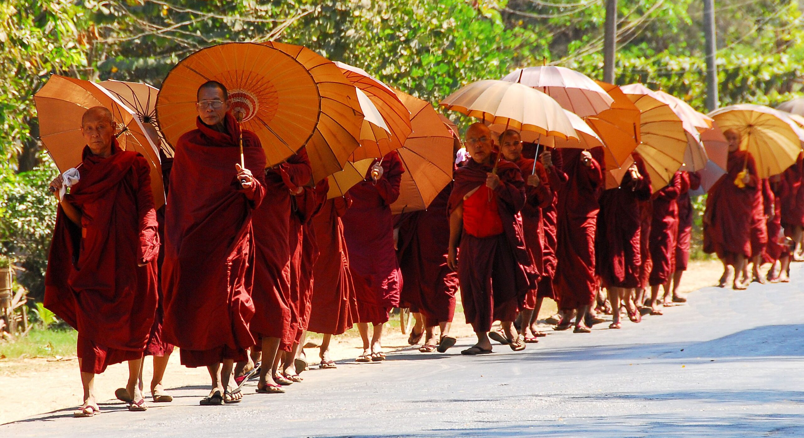 Heel Myanmar overland