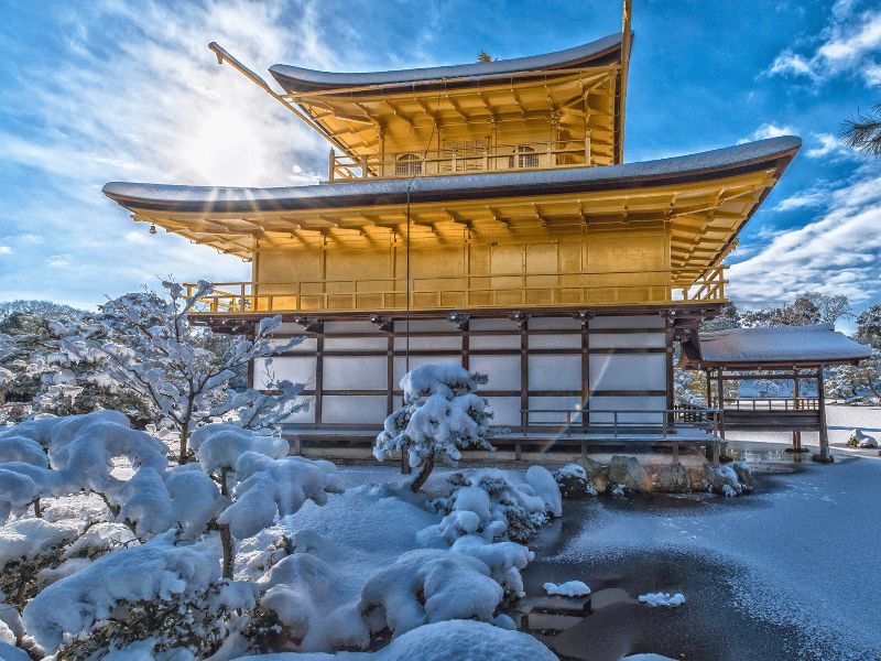 Japan in de winter: tempels, sneeuwapen en hete onsen