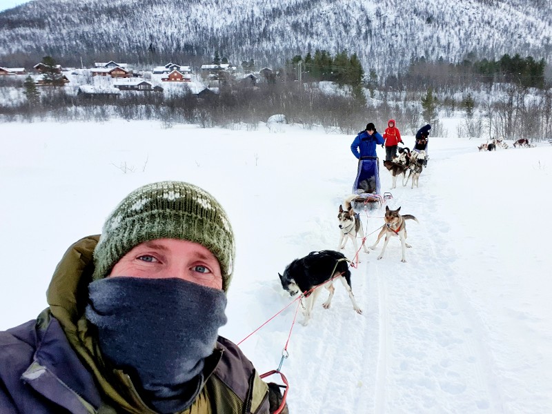 Winterreis Noorwegen met de trein: Huskysafari en fjordcruisen