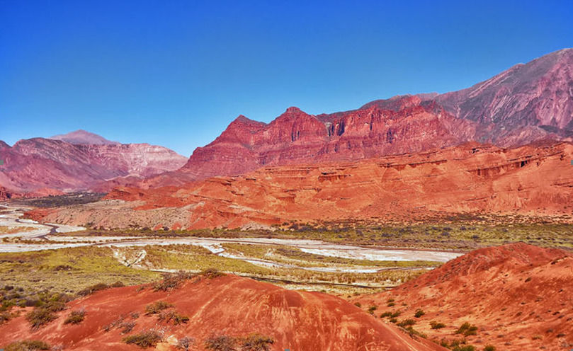 Watervallen en wijngaarden