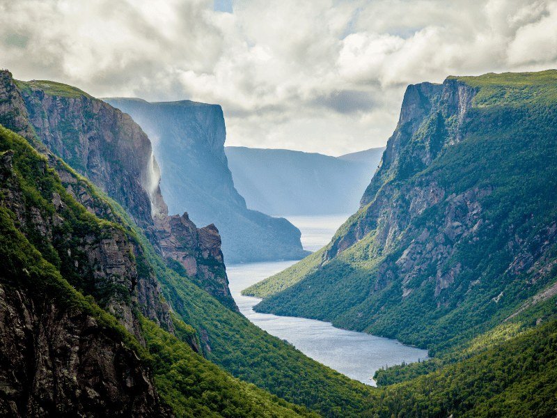 IJsbergen, fjorden en vissersdorpjes in Newfoundland